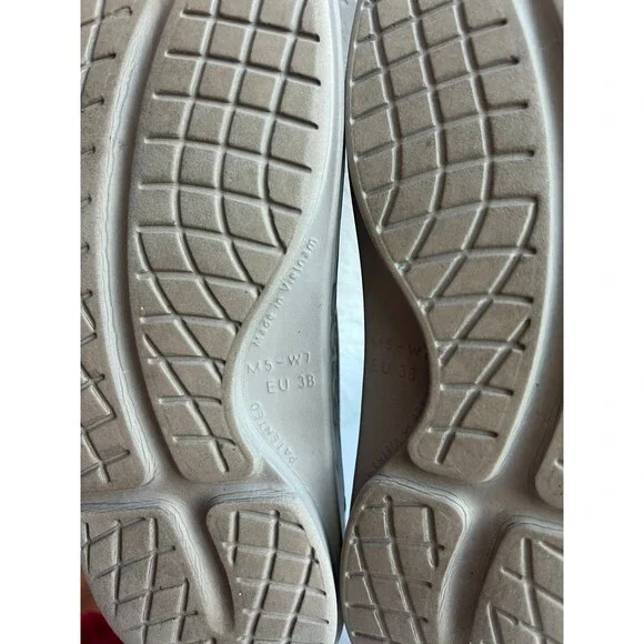 OOfos OOriginal Sandals in Nomad (Taupe/Tan) Men’s 5 | Women’s 7 - Picture 6 of 12